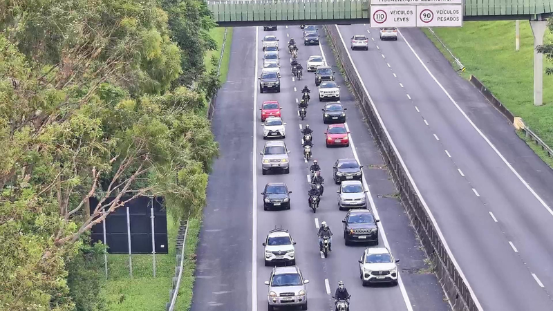Rodovias do litoral de SP apresentam problemas na manhã desta terça-feira (18)