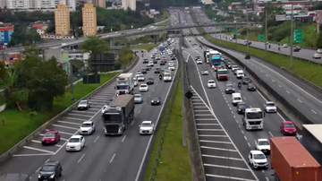 Rodovias do litoral de SP apresentam tráfego lento na manhã desta segunda (10)