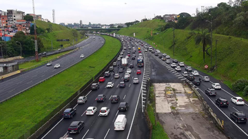 Rodovias do Sistema Anchieta-Imigrantes têm tráfego lento na manhã desta segunda (3)