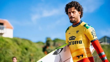 Surfista de Ubatuba, Filipe Toledo anuncia que voltou a morar no Brasil