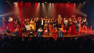 Noite de inauguração do teatro municipal Zanzalá, no Parque Anilinas, novo equipamento cultural de Cubatão