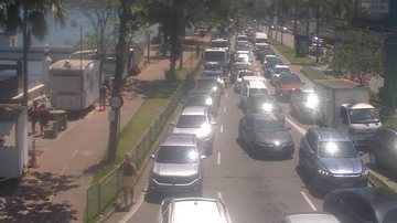 Balsa Santos/Guarujá enfrenta maré baixa e dobra tempo de fila; veja situação