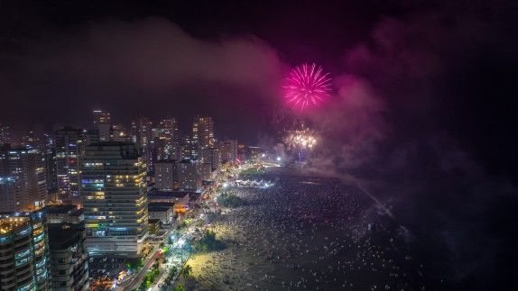 Praia Grande anuncia 10 minutos de fogos e telões gigantes na virada de 2026
