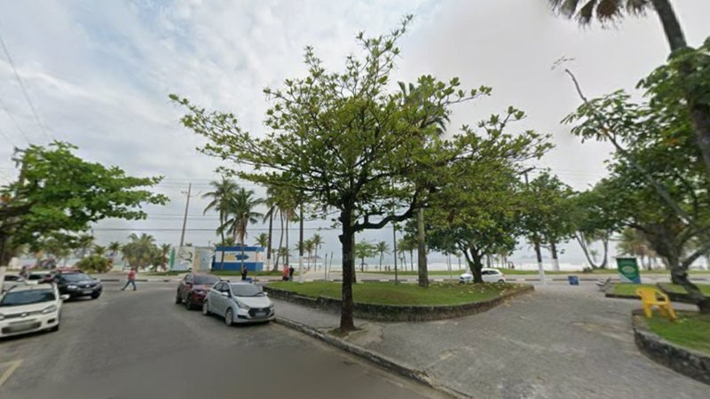 Jovem é baleado na coxa ao reagir a roubo de corrente em rua do Guarujá
