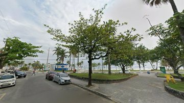 Jovem é baleado na coxa ao reagir a roubo de corrente em rua do Guarujá
