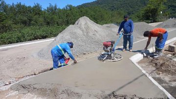 Obras de reurbanização do Portinho Caruara, em Santos, atingem 50% de conclusão