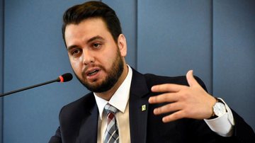 Polícia Federal prende Filipe Martins, ex-assessor de Jair Bolsonaro
