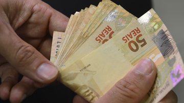 Salário mínimo fica abaixo da estimativa do Congresso com reajuste de 6,79% em 2026