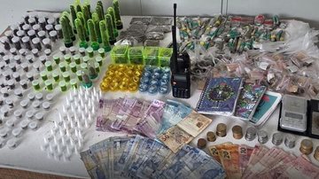 Suspeitos fogem de helicóptero da PM e abandonam 2 kg de entorpecentes