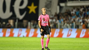 Árbitro de Santos x Corinthians é afastado temporariamente pela Federação Paulista