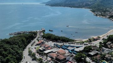 Balsa São Sebastião Ilhabela em operação durante a travessia de veículos e pedestres