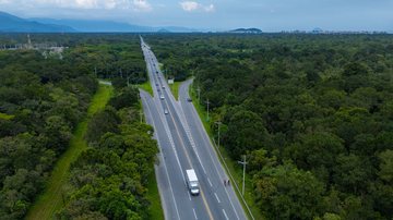 Ciclista morre atingido por dois veículos na rodovia Rio-Santos em Bertioga
