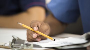 Concurso da Câmara abre inscrições com salários de até R$ 30,8 mil; veja como participar