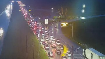 Congestionamento e chuva afetam trânsito no Sistema Anchieta-Imigrantes