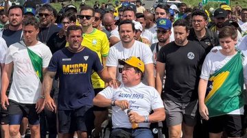 Deputado de São Paulo se une a Nikolas Ferreira em caminhada por Bolsonaro