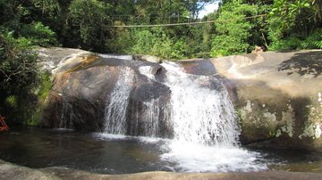 Imagem da Cachoeira da Toca, na Fazenda da Toca, em Ilhabela