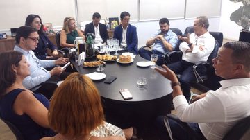 Estado promete plano de trabalho para enfrentar desindustrialização em Cubatão