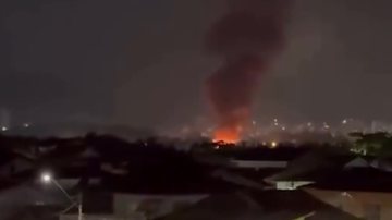 Incêndio atinge Dique Vila Gilda e destrói casas na Zona Noroeste de Santos