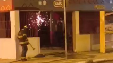 Incêndio atinge sorveteria em São Vicente; assista vídeo