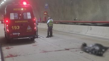 Jovem morre em acidente de moto, em túnel do litoral de SP; irmão de 15 anos estava na garupa