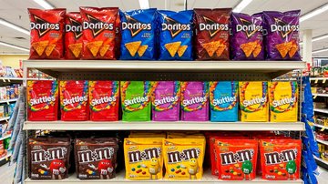 Lei classifica M&Ms e Doritos como alimentos não recomendados para consumo