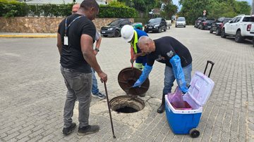 Moradores denunciam esgoto em ruas e praia de Bertioga