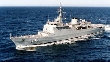 Navio-escola Brasil (U 27) é o terceiro navio da Marinha a receber esse nome