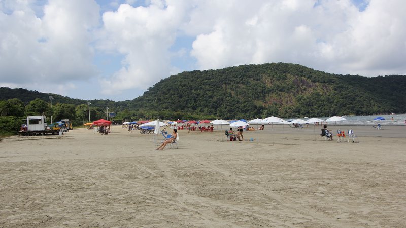 Procon-SP lança campanha #ConsumoNaPraia e orienta turistas no litoral