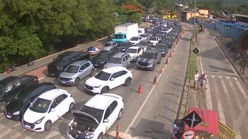 Sair de Ilhabela leva 3 horas e meia neste sábado; veja a situação das balsas