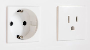 Tomada elétrica em parede usada para ligar eletrodomésticos em casa