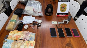 Em operação para barrar avanço do CV no litoral norte, polícia prende trio com armas e drogas