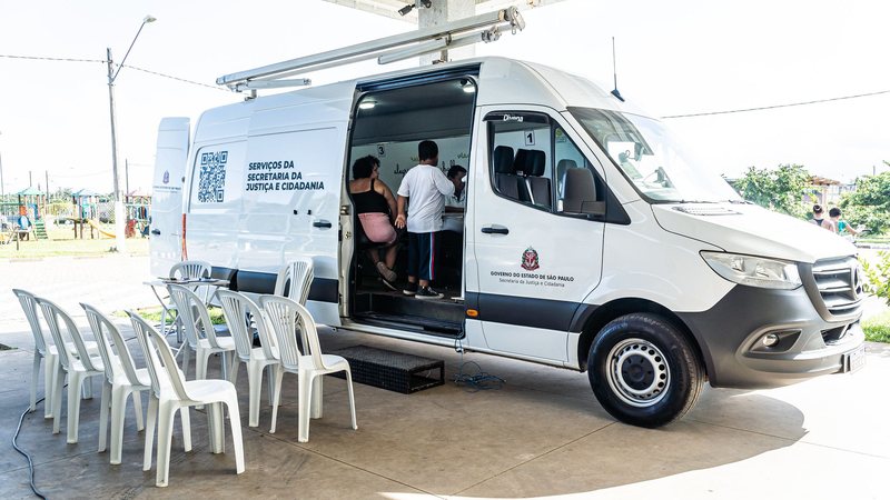 Unidade móvel disponibiliza serviços de cidadania a bairros de Bertioga