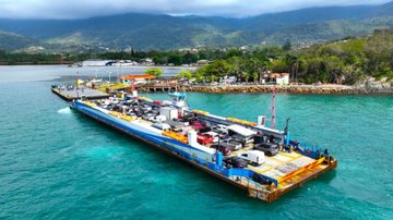 Balsa de Ilhabela no canal de São Sebastião