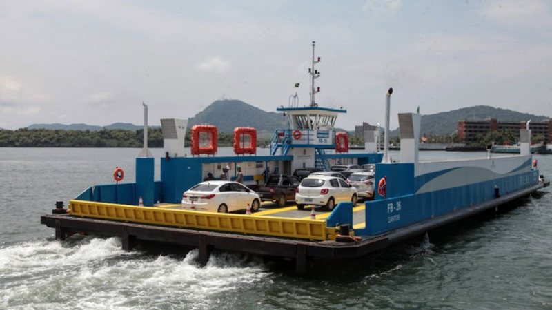 Balsa Santos - Guarujá realiza travessia