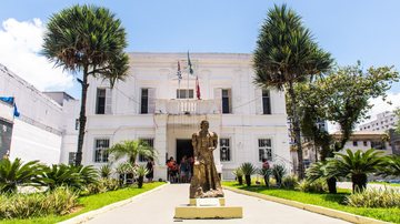 Concurso de São Vicente oferece vagas para 15 cargos e salários de até R$ 12 mil