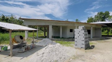 Construção de escola indígena e moradias avançam na Aldeia Rio Silveira em Bertioga
