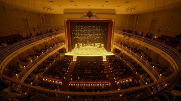 Cubatão tem espetáculo Starlight Concert com clássicos do rock à luz de velas