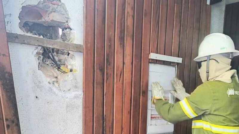 Dono de estúdio de tatuagem é preso por furto de energia em Guarujá