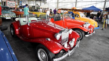 Encontro de carros antigos reúne clássicos no fim de semana em Praia Grande