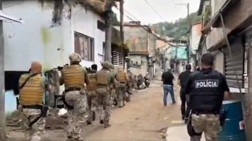 Operação policial prende suspeita ligada a organização criminosa em Santos
