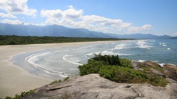 Praia de Boraceia une infraestrutura familiar e natureza preservada em Bertioga