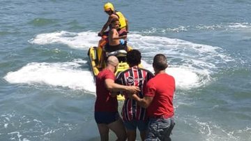 Bombeiros resgatam adolescente ferido em trilha entre praias de Ubatuba