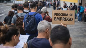 Desemprego sobe para 5,8% no Brasil, mas renda bate recorde