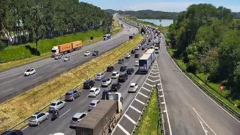 Nos períodos de maior fluxo, concessionária vai acionar a Operação Descida que favorece a descida de veículos para o litoral - Reprodução / Ecovias