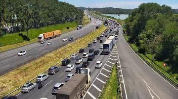 Nos períodos de maior fluxo, concessionária vai acionar a Operação Descida que favorece a descida de veículos para o litoral - Reprodução / Ecovias