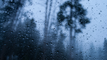 Chuva e frio refletido em janela