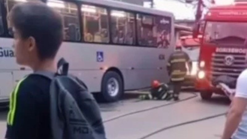 Mulher de 71 anos morre atropelada por ônibus municipal no Guarujá