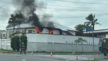 Incêndio atinge escola em Bertioga; assista vídeo