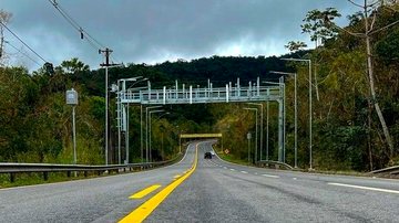 Trecho da rodovia Mogi-Bertioga (SP-098)