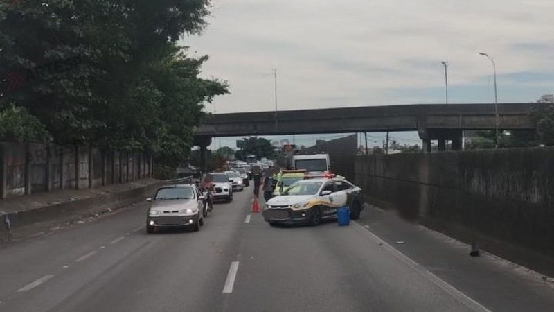 Pedestre morre atropelado ao tentar atravessar rodovia dos Imigrantes, em São Vicente